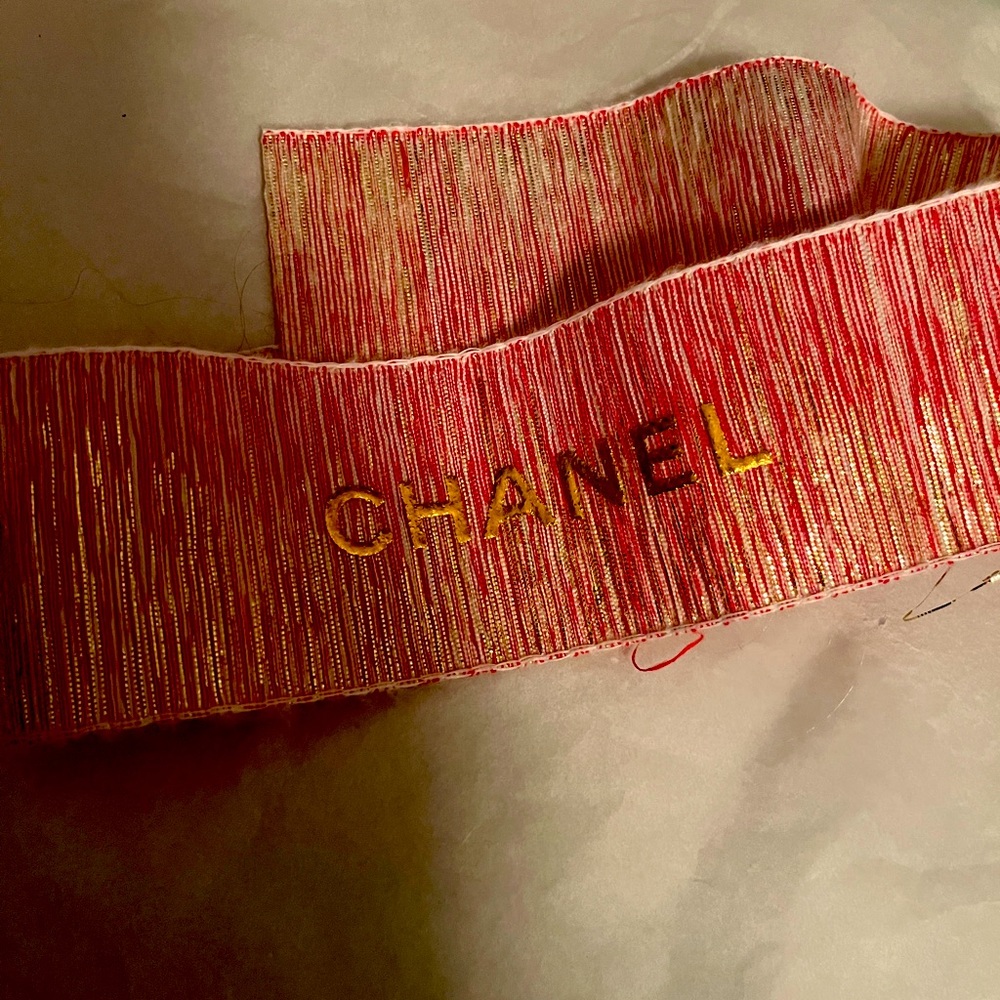 SPECIAL EDITION CHANEL HOLIDAY RIBBON